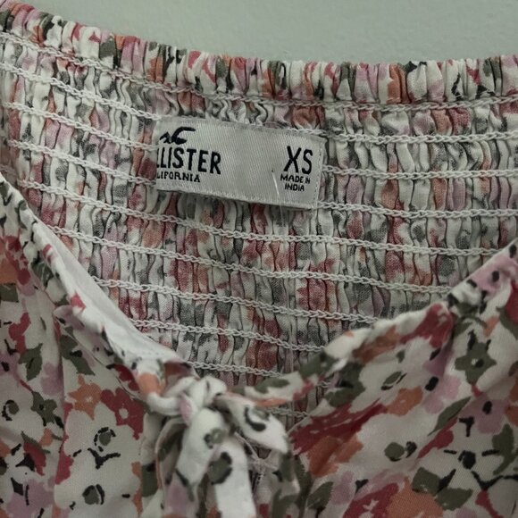 Cropped Puff Sleeve Pink Floral Top with a Bow from Hollister - Picture 3 of 10